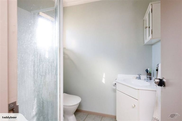 Photo of property in 15 Woburn Place, Takaro, Palmerston North, 4412