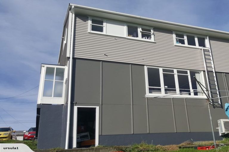 Photo of property in 76- 78 Sievers Grove, Cannons Creek, Porirua, 5024