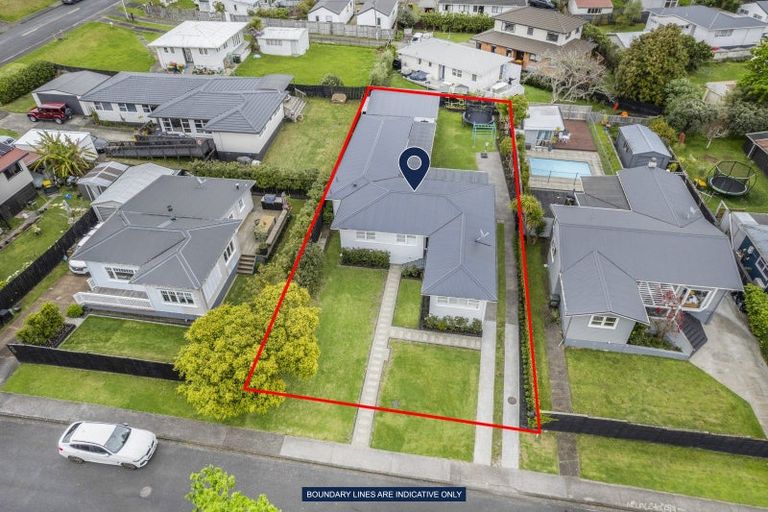 Photo of property in 4 Bayside Avenue, Te Atatu Peninsula, Auckland, 0610