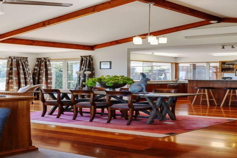 Photo of property in 1 Watlings Place, Kennedys Bush, Christchurch, 8025