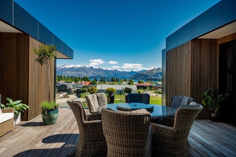 Photo of property in 15 Little Alpha Loop, Wanaka, 9305