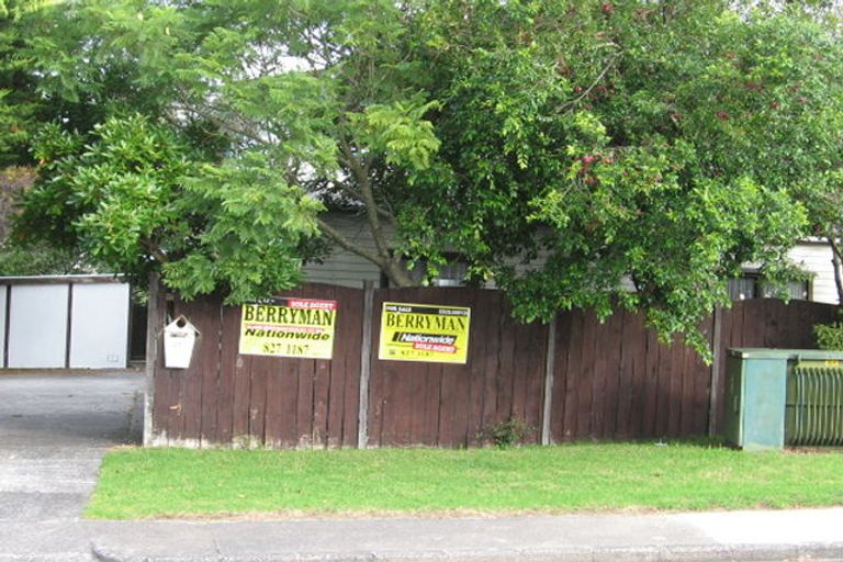 Photo of property in 27 Rewarewa Road, Te Atatu Peninsula, Auckland, 0610