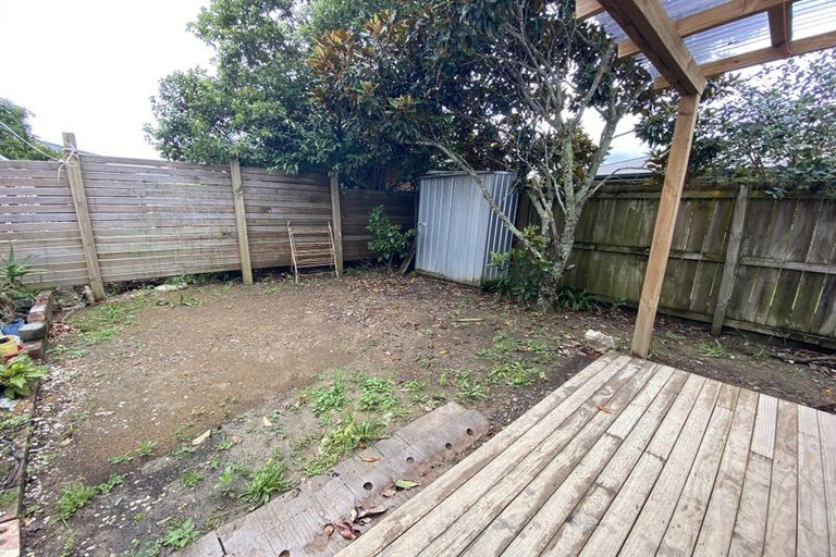 Photo of property in 5 Tawa Road, Te Atatu Peninsula, Auckland, 0610