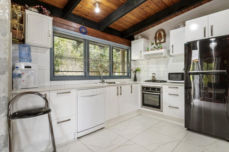 Photo of property in 9 Poplar Road, Stanmore Bay, Whangaparaoa, 0932