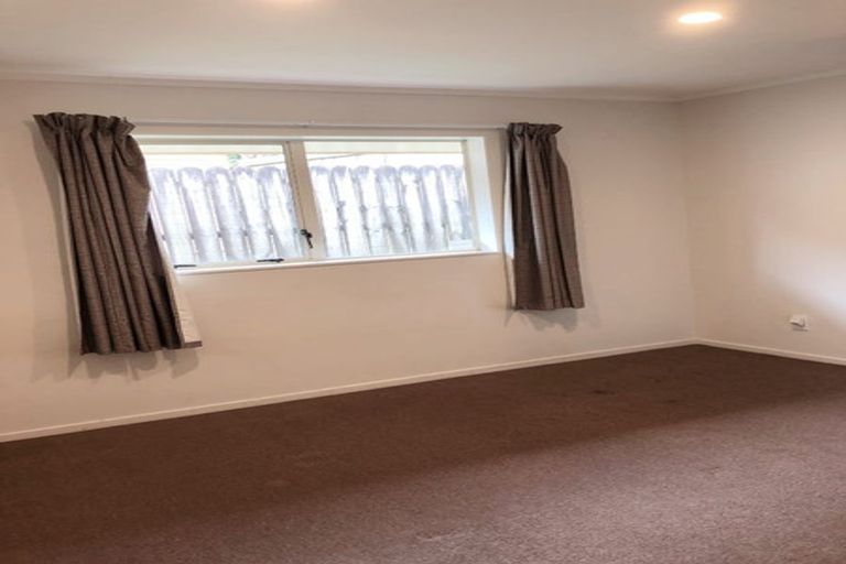 Photo of property in 36 Liddesdale Place, Papakura, 2110