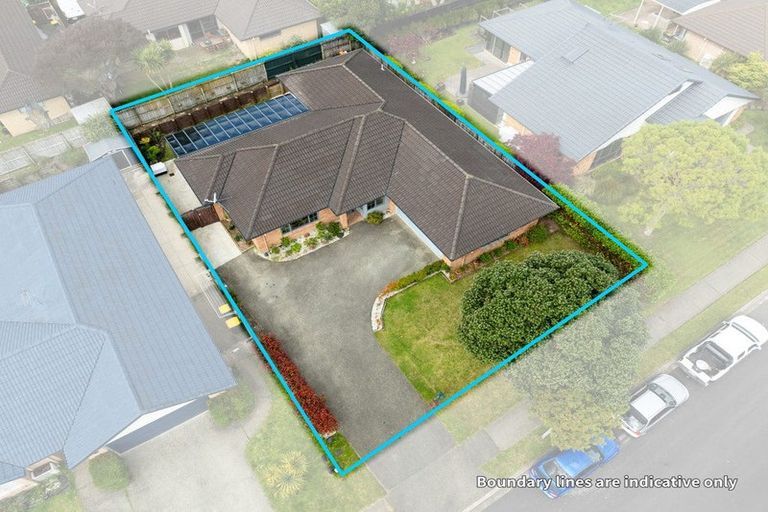 Photo of property in 82 Hillwell Drive, Henderson, Auckland, 0612