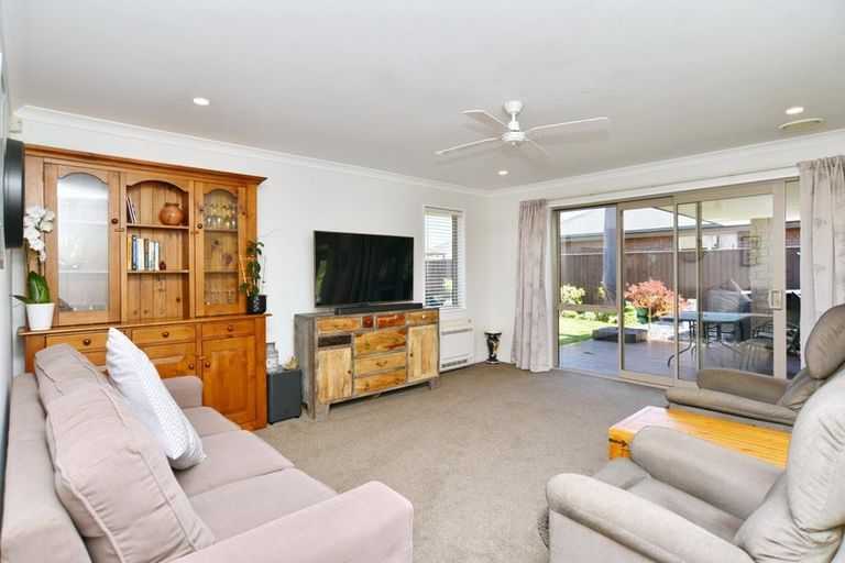 Photo of property in 7 Walnut Way, Rangiora, 7400