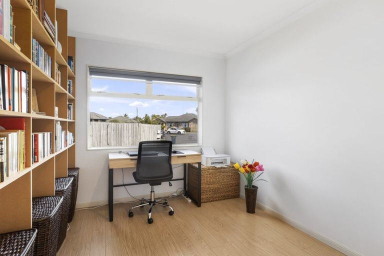 Photo of property in 20 Francis Skinner Place, Orewa, 0931
