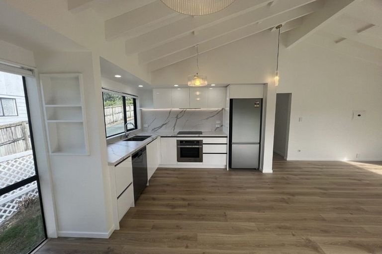 Photo of property in 1/54 Trias Road, Totara Vale, Auckland, 0629