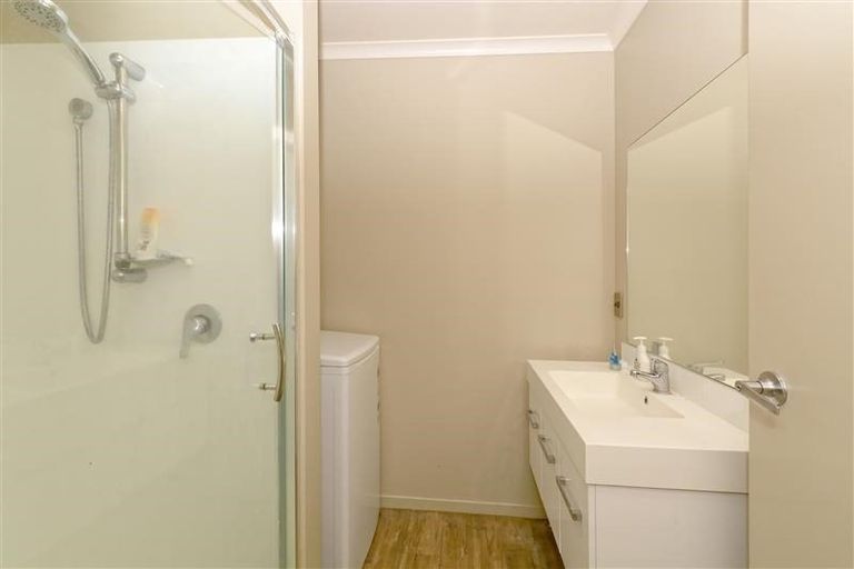 Photo of property in 102u3 Old Farm Road, Hamilton East, Hamilton, 3216