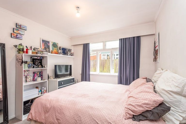 Photo of property in 22 Hawkhurst Road, Lyttelton, 8082