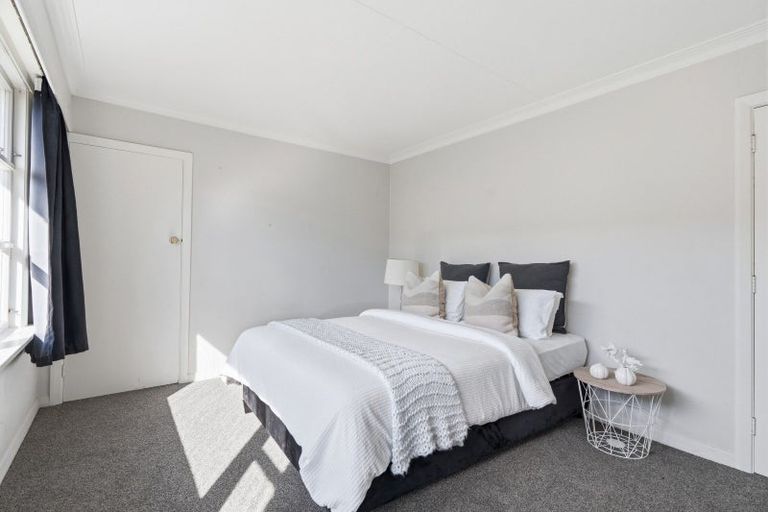 Photo of property in 11 Pioneer Crescent, Helensburgh, Dunedin, 9010