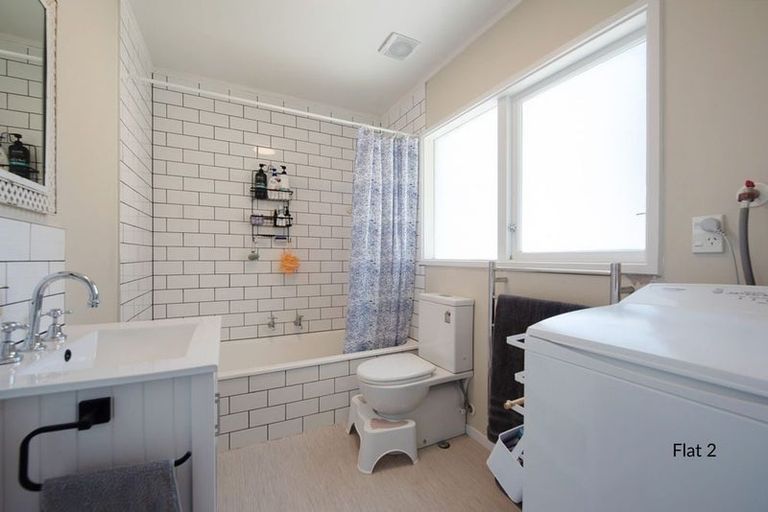 Photo of property in 2/17 Huntingdon Street, Northland, Wellington, 6012