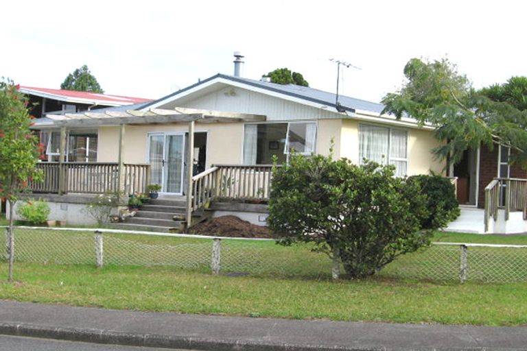 Photo of property in 29 Rewarewa Road, Te Atatu Peninsula, Auckland, 0610