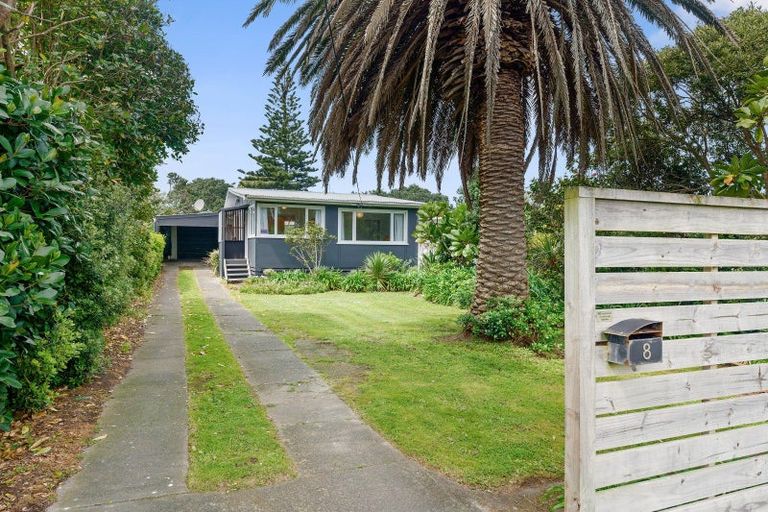 Photo of property in 8 The Avenue, Otaki Beach, Otaki, 5512