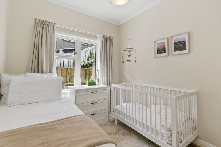 Photo of property in 121 Severn Street, Island Bay, Wellington, 6023