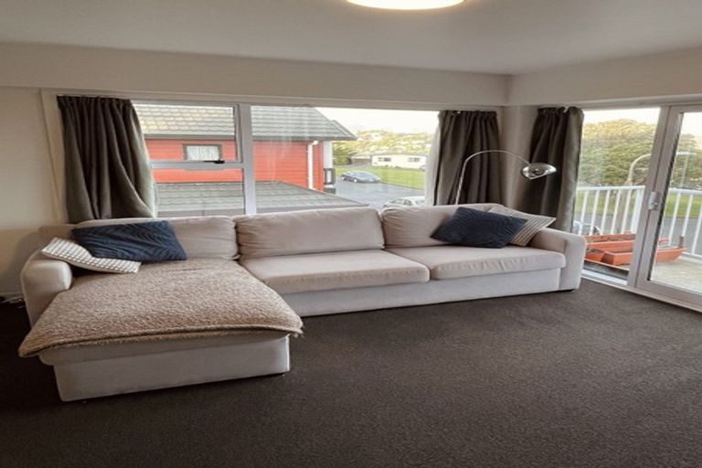 Photo of property in 32u2 Akaroa Drive, Maupuia, Wellington, 6022