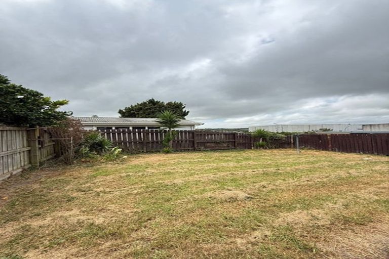 Photo of property in 1/4 Eulogy Place, Randwick Park, Auckland, 2105