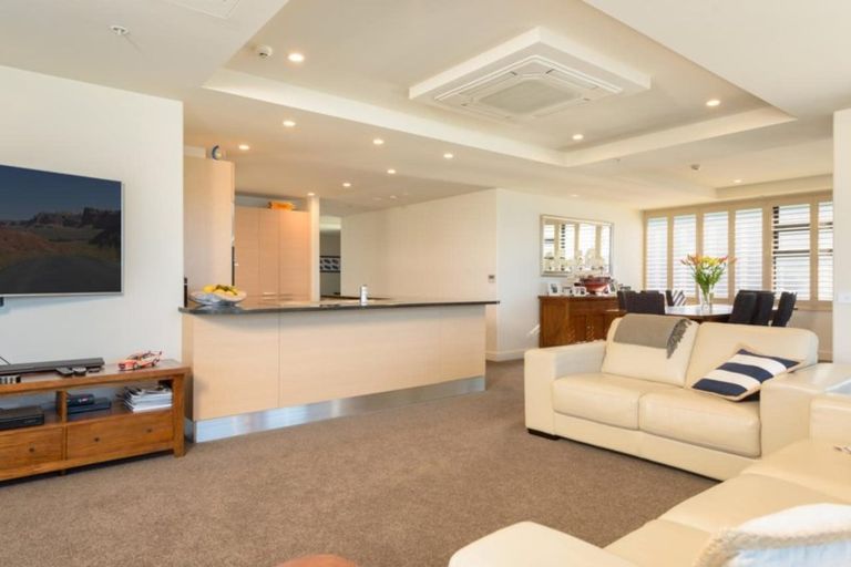 Photo of property in 11 Maunganui Road, Mount Maunganui, 3116