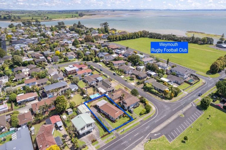 Photo of property in 30 Gibbons Road, Weymouth, Auckland, 2103