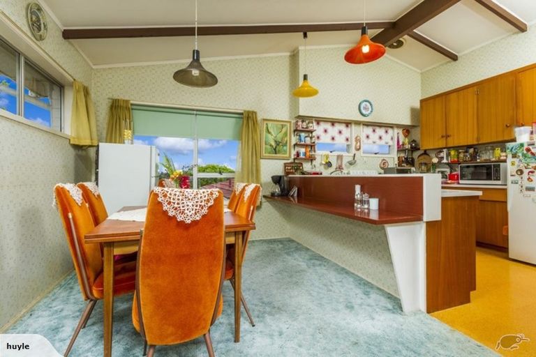 Photo of property in 36 Sunset Road, Unsworth Heights, Auckland, 0632