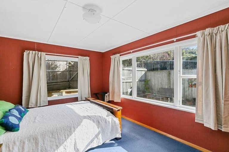 Photo of property in 136 Broderick Road, Johnsonville, Wellington, 6037