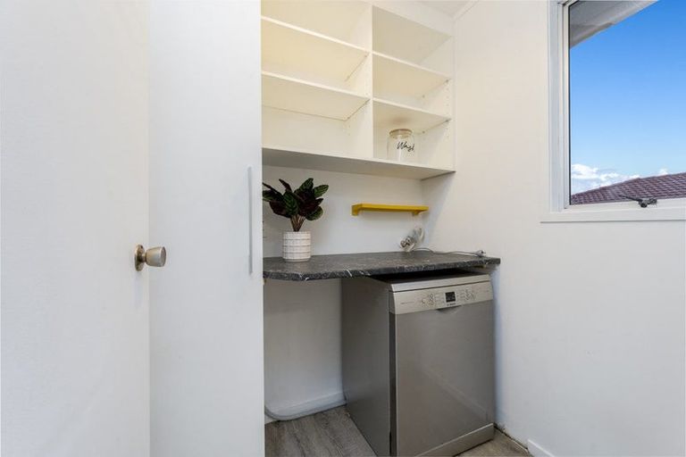 Photo of property in 92 Gallony Avenue, Massey, Auckland, 0614