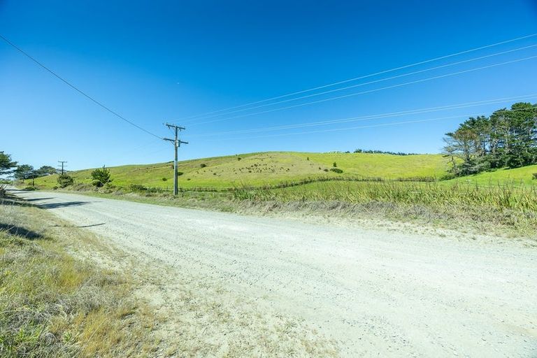 Photo of property in 42 Redhill Cemetery Road, Te Kopuru, 0371