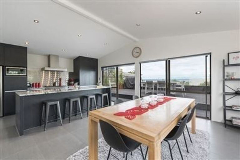 Photo of property in 79 Hastings Road, Mairangi Bay, Auckland, 0630