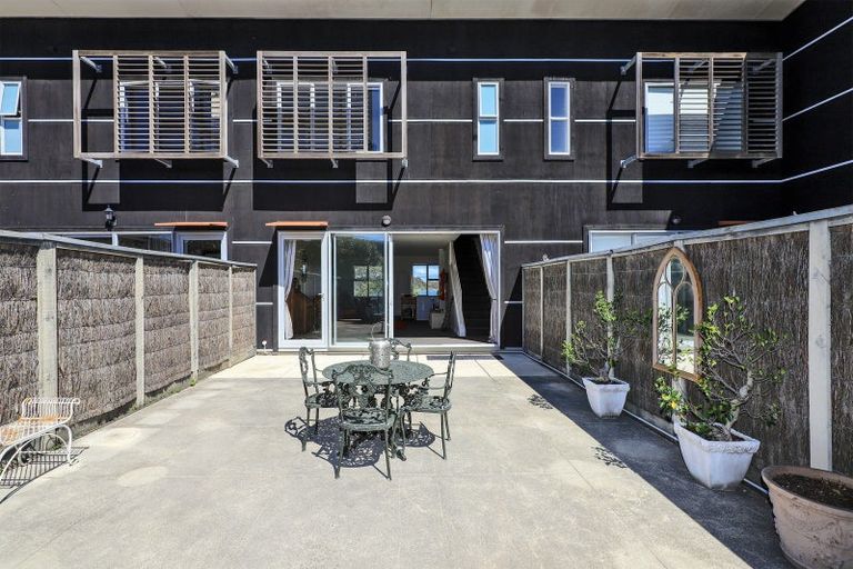 Photo of property in The Terraces, 10/9 Humber Street, Pandora, Napier, 4110