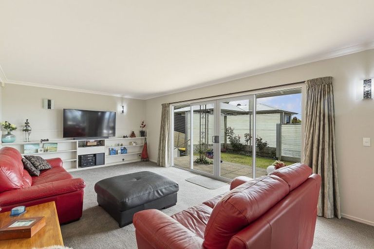 Photo of property in 70 Bayly Road, Blagdon, New Plymouth, 4310