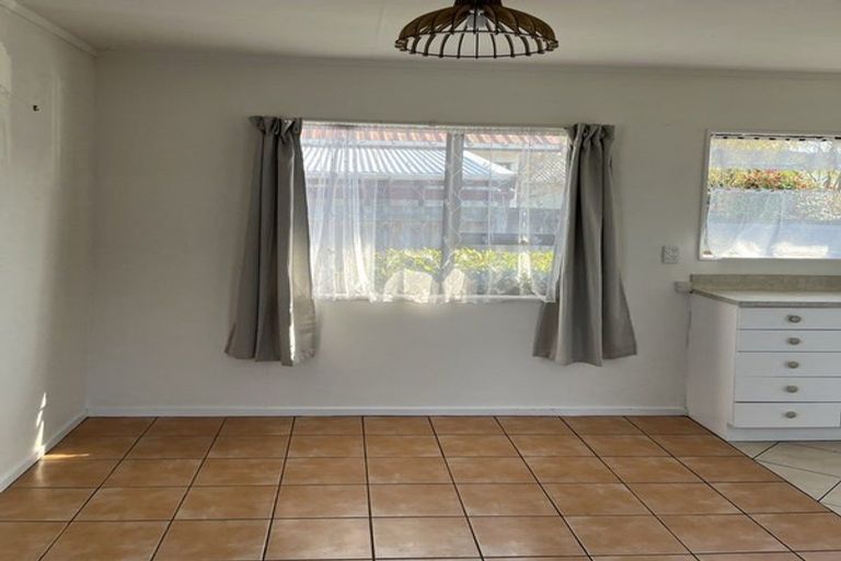 Photo of property in 33 Delaware Grove, Totara Park, Upper Hutt, 5018