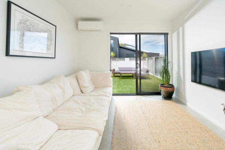 Photo of property in 2/50 Mandalay Terrace, Khandallah, Wellington, 6035