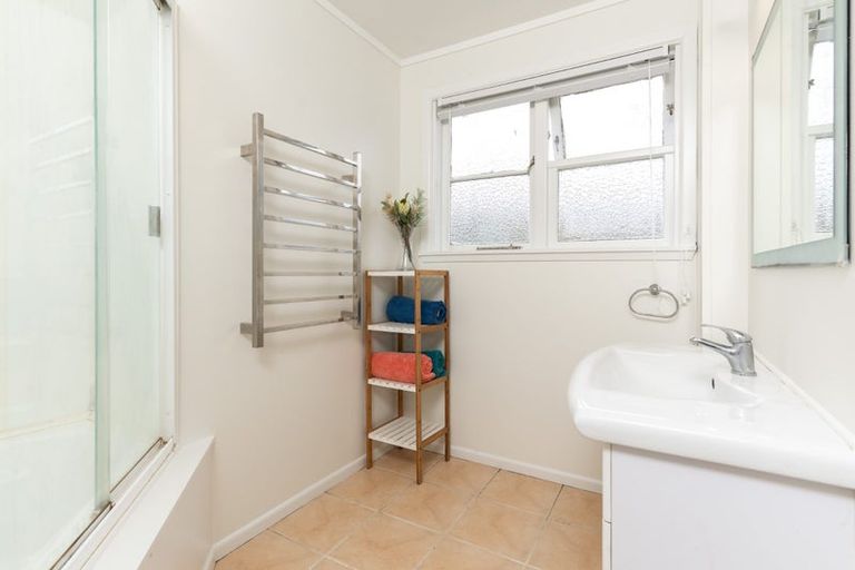 Photo of property in 27 Hewer Crescent, Naenae, Lower Hutt, 5011