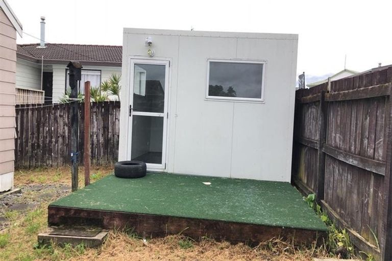 Photo of property in 61 Hassan Drive, Massey, Auckland, 0614