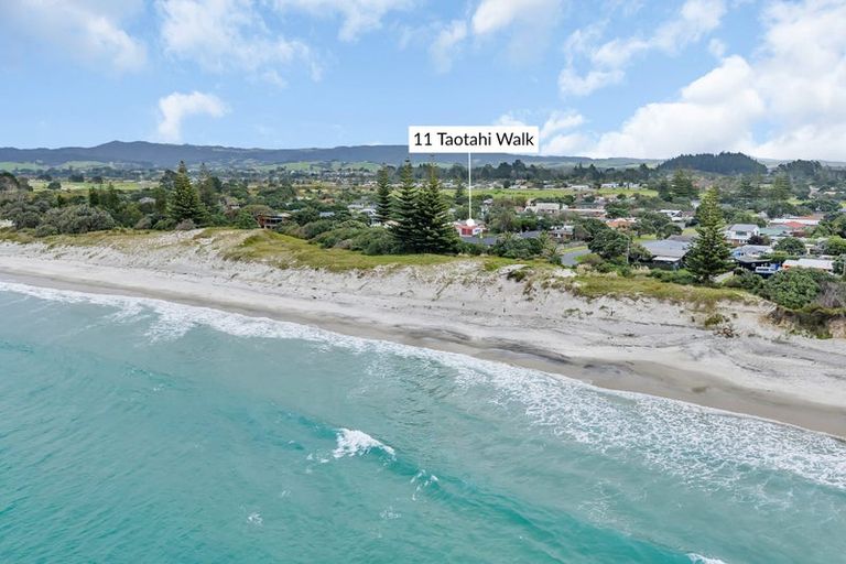 Photo of property in 11 Taotahi Walk, Ruakaka, 0116