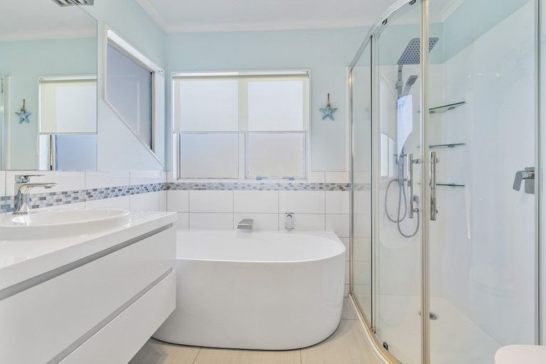 Photo of property in 1/117 Wellington Street, Howick, Auckland, 2014