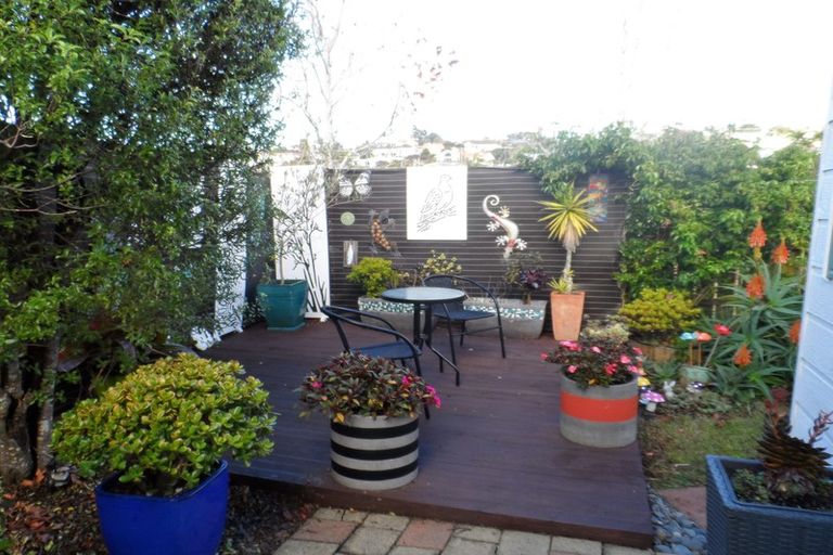 Photo of property in 2/14 Knott Road, Stanmore Bay, Whangaparaoa, 0932