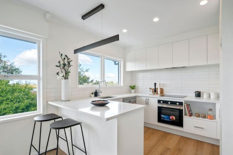 Photo of property in 112b Roberts Road, Te Atatu South, Auckland, 0610