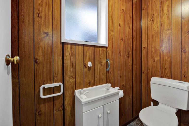 Photo of property in 1 Manse Street, Hawera, 4610