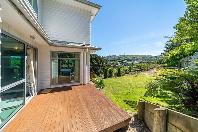 Photo of property in 18 Cresswell Place, Johnsonville, Wellington, 6037