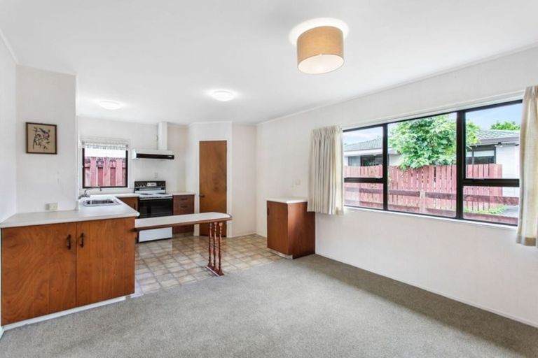 Photo of property in 6 Youngs Road, Papakura, 2110