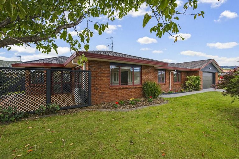 Photo of property in 4 Glen Loch Place, Paraparaumu, 5032