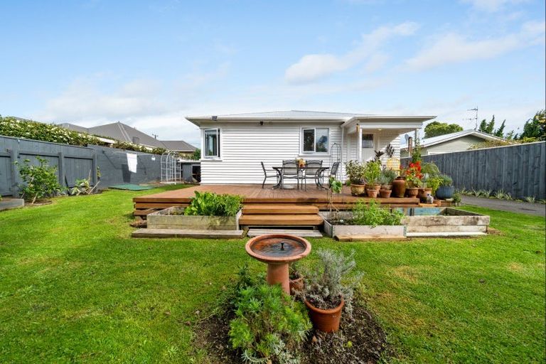 Photo of property in 2/5 Tokomaru Street, Welbourn, New Plymouth, 4312