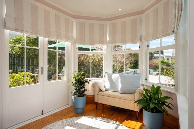 Photo of property in 14 Cameron Road, Bluff Hill, Napier, 4110