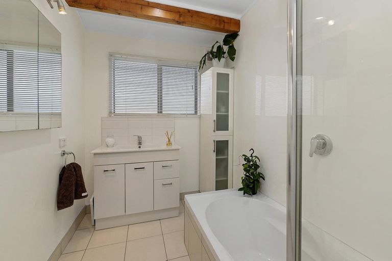 Photo of property in 29 Tirimoana Road, Te Atatu South, Auckland, 0602