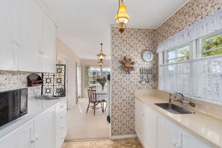 Photo of property in 71 Glencoe Road, Browns Bay, Auckland, 0630