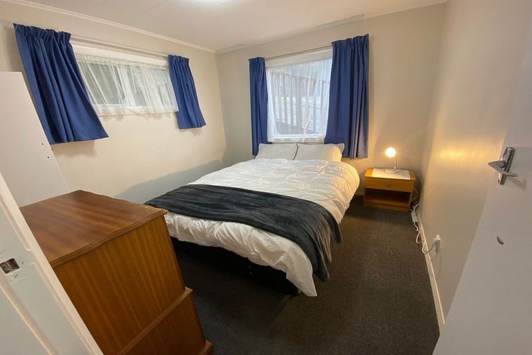 Photo of property in 131 Ruskin Road, Newlands, Wellington, 6037