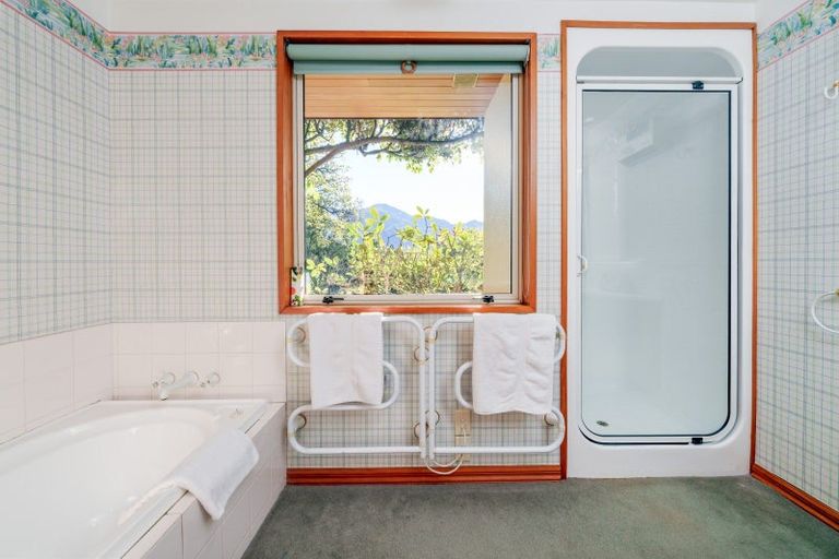 Photo of property in 30 Beacon Point Road, Wanaka, 9305