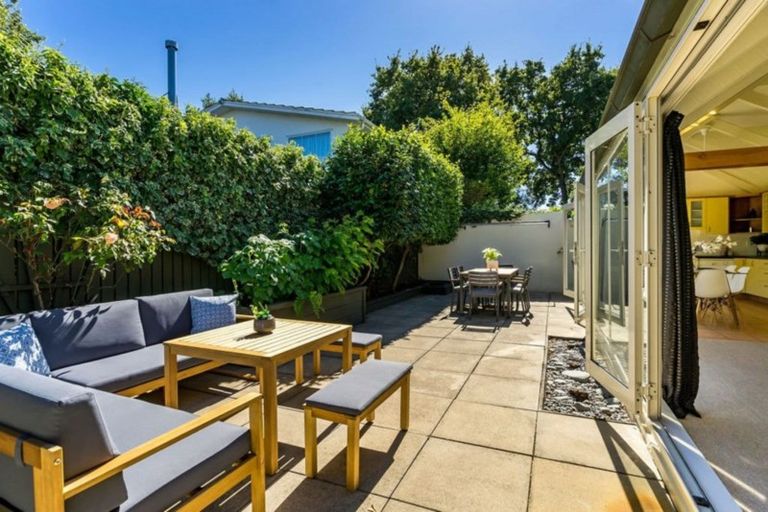 Photo of property in 8 Guinness Crescent, Ilam, Christchurch, 8041